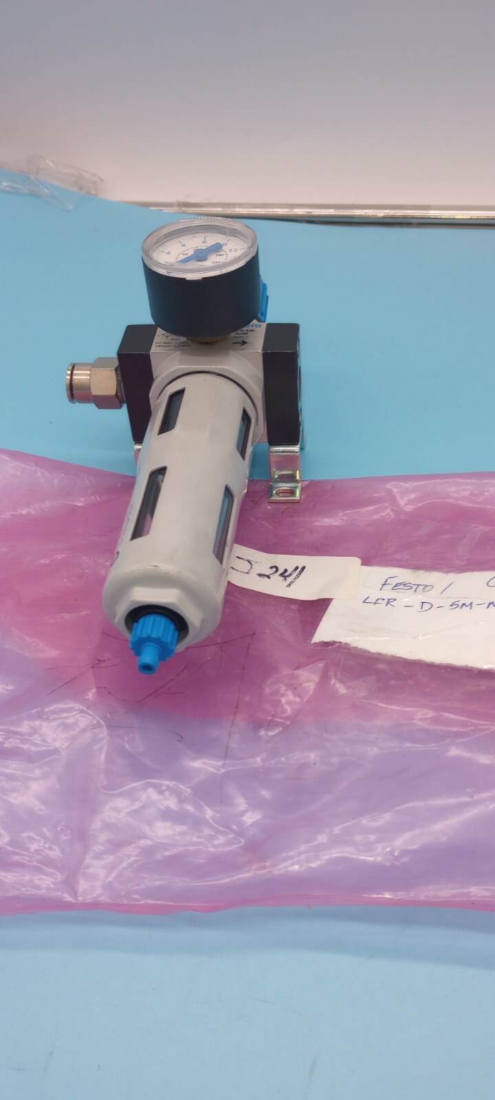 FESTO LFR-D-5M-MINI B943 REGULATOR + WITH PRESSURE GAUGE
