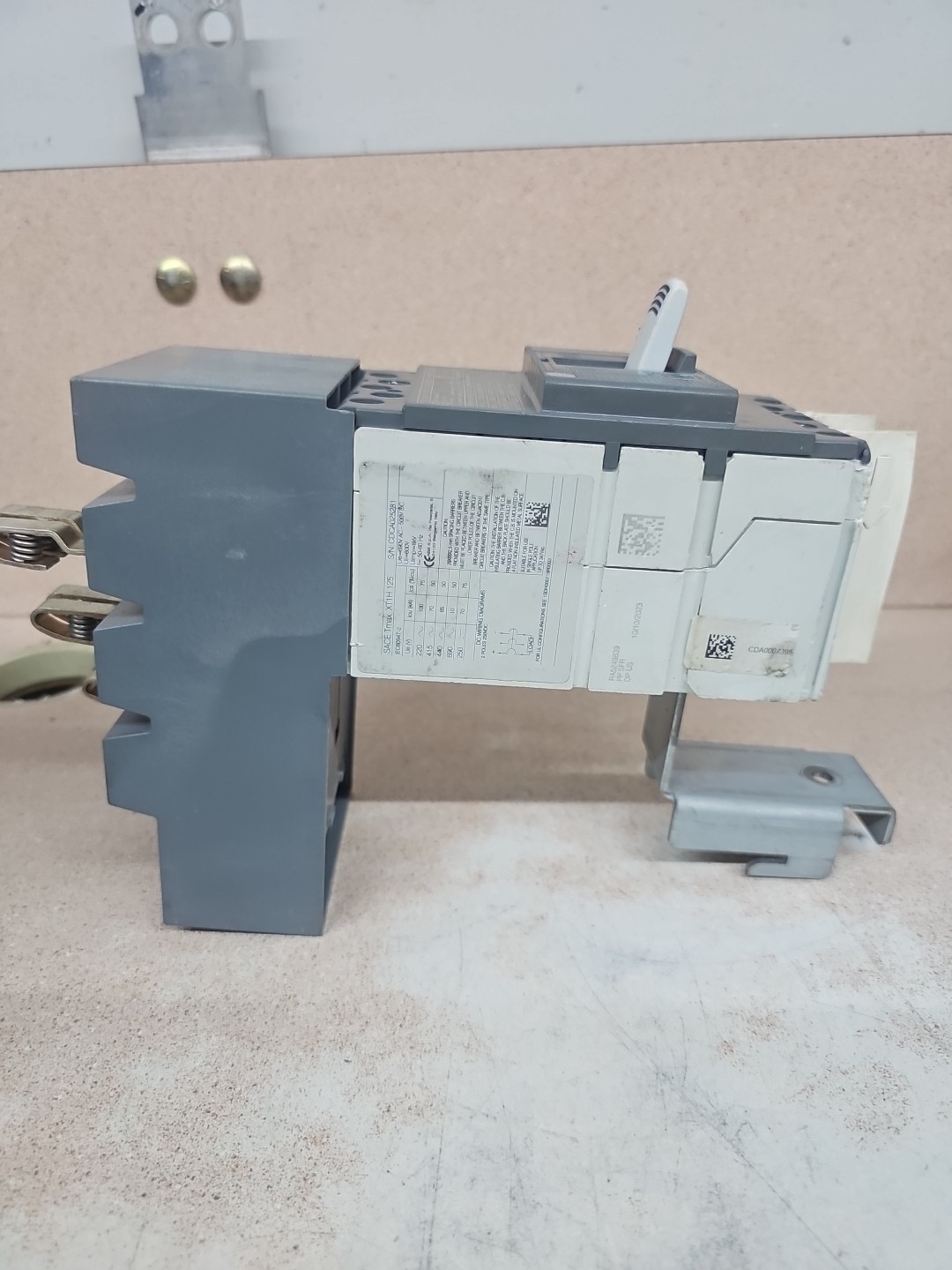 ABB NTO CIRCUIT BREAKER XT1HU3100AYD000XXX 1SDA074706R1 I-LINE 100A 600Y/347V 3P