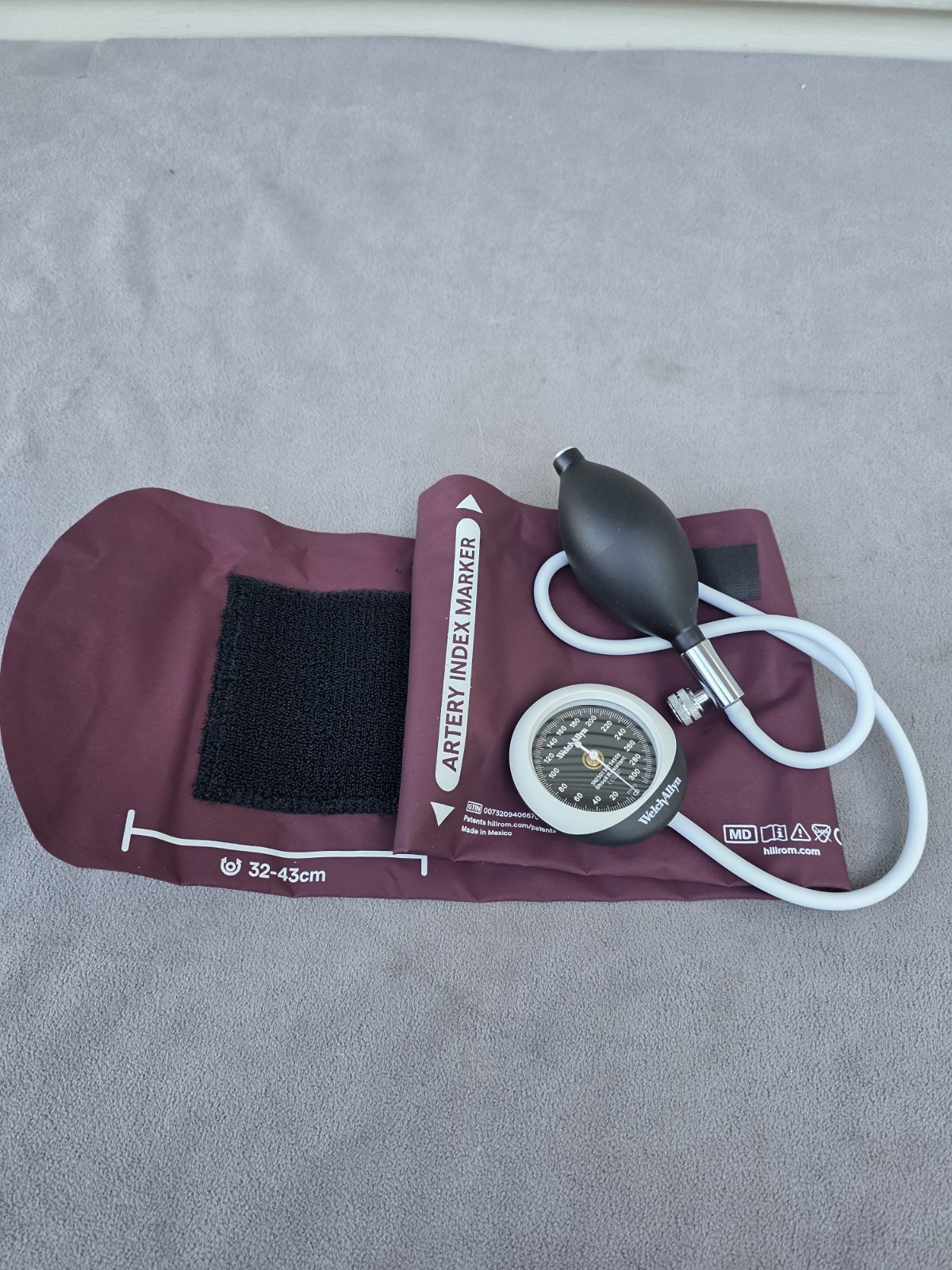 Welch Allyn DS45-12 Gauge with Durable One Piece, Cuff, Large Adult