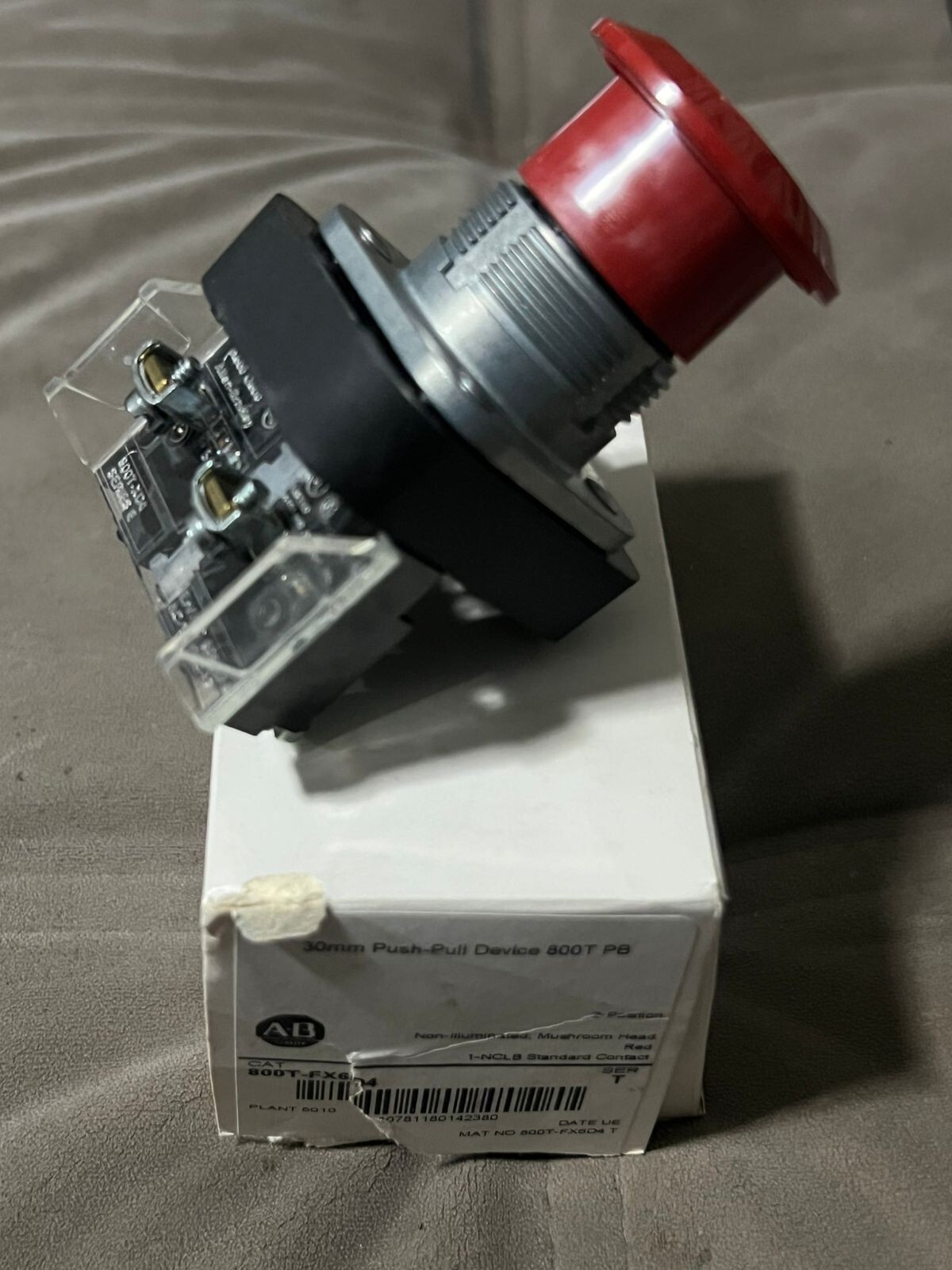 Allen-Bradley 800TFX6D4 Push Button/Retractive – Red
