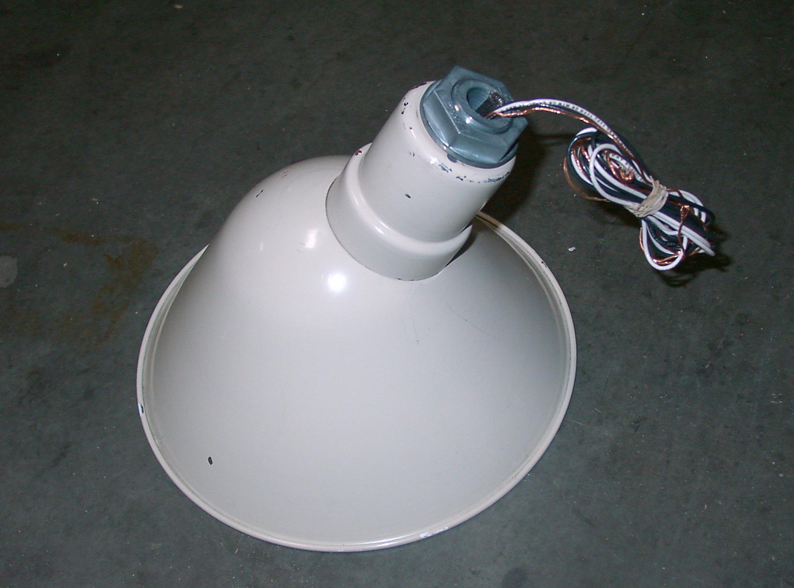 AA-11-WH ARK LIGHTING RLM Angle Reflector 11″ Industrial Lighting Fixture WHITE