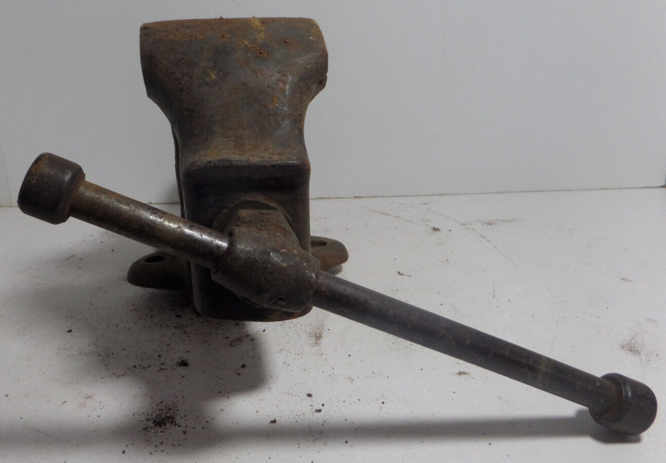 heavy vise American Scale Co KC MO No. 10 rusty rustic vintage