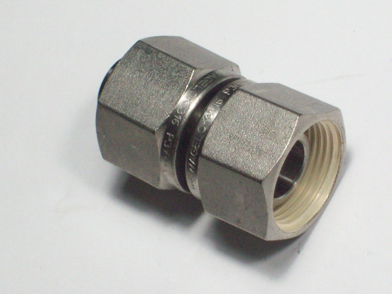1- Swagelok Stainless Steel Port Connectors, 3/4″ OD Tube, SS-1211-PC
