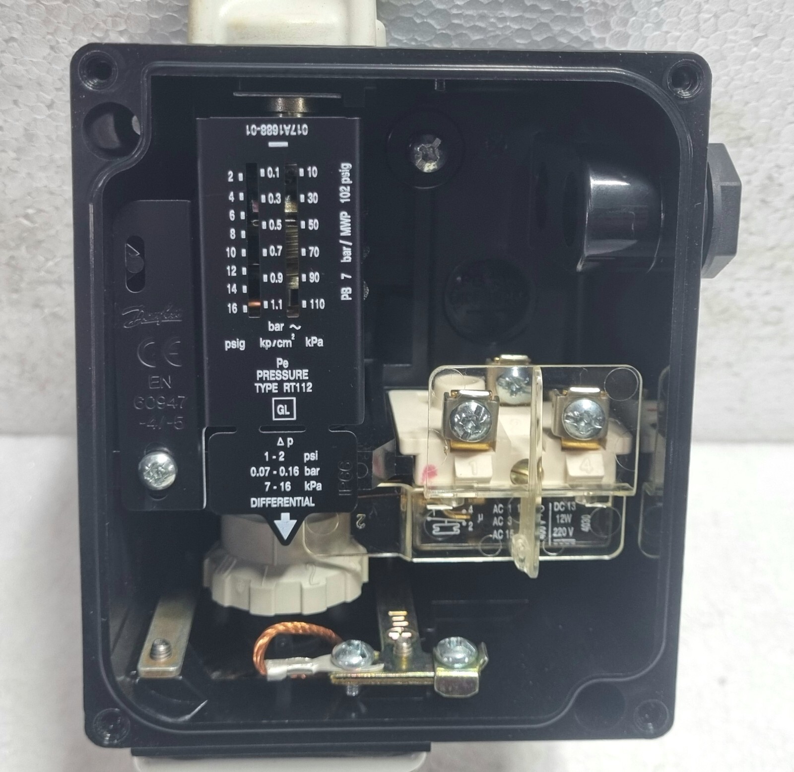 Danfoss Pressure switch RT112 017-5191 | Slight Damaged As Seen In Image 2