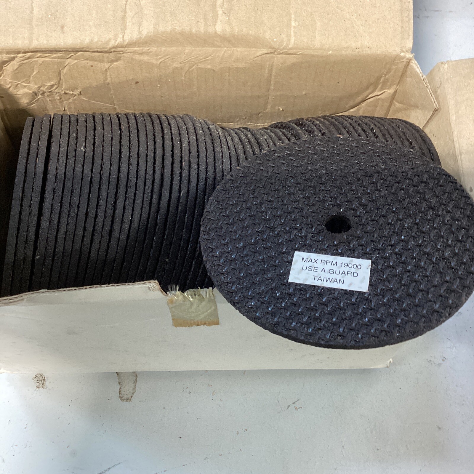 box of 50 Dorman #08530 cut off wheels 4”x1/8”x3/8” arbor 19,000 max rpm