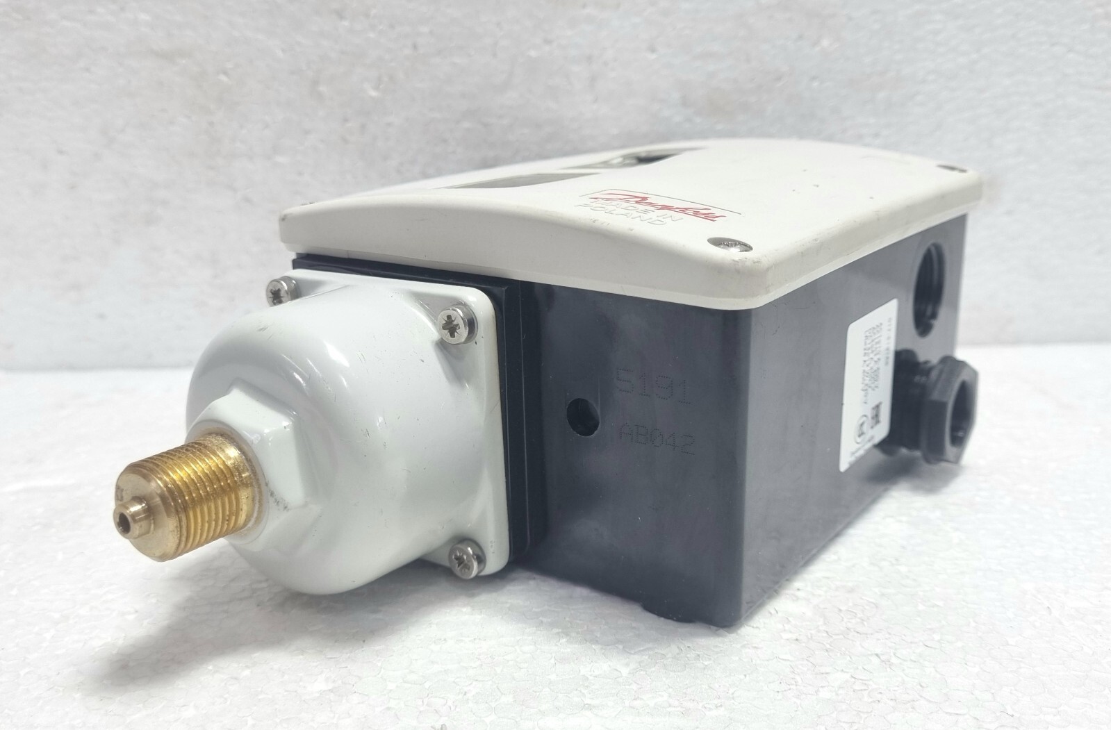 Danfoss RT112 Pressure Switch 017-519166 | Slight Damaged As Seen In Image 5
