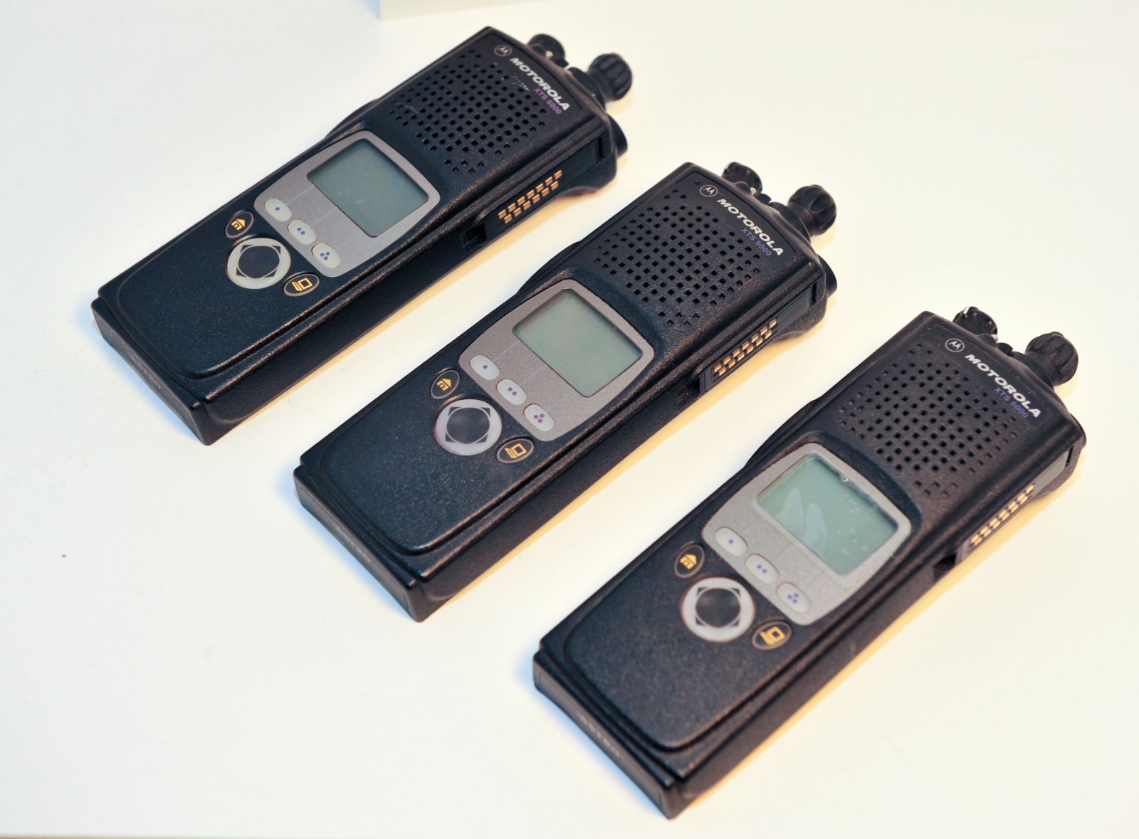 Motorola XTS5000 UHF Model 2 380-470 MHZ radio AES-256 9600 Trunking