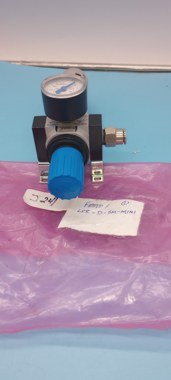 FESTO LFR-D-5M-MINI B943 REGULATOR + WITH PRESSURE GAUGE