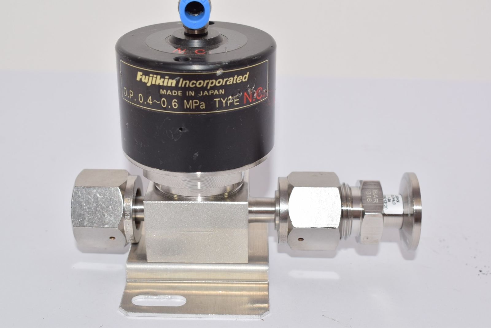 Fujikin Type N.C. O.p 0.4 0.6 MPA Pneumatic Valve 316L Fittings