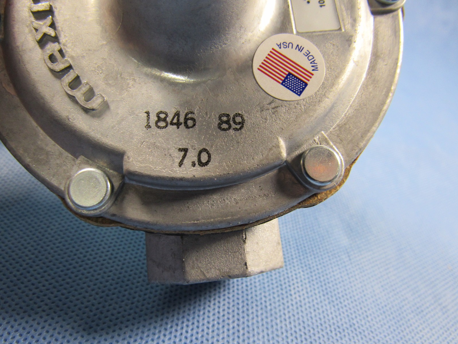 MAXITROL 325-3 GAS Pressure Regulator 10 PSIG MAX 3/8″ New Old Stock USA