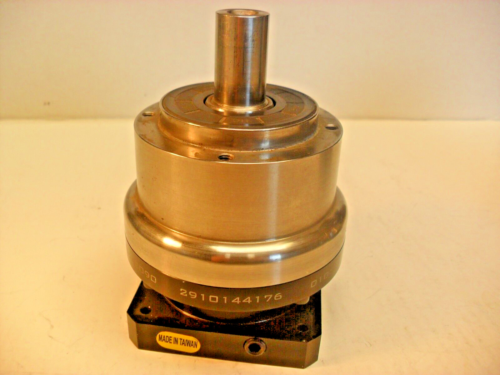 AE090- Apex Servo Motor Reducer Ratio 10:1 – 7/8″ Shaft NEW