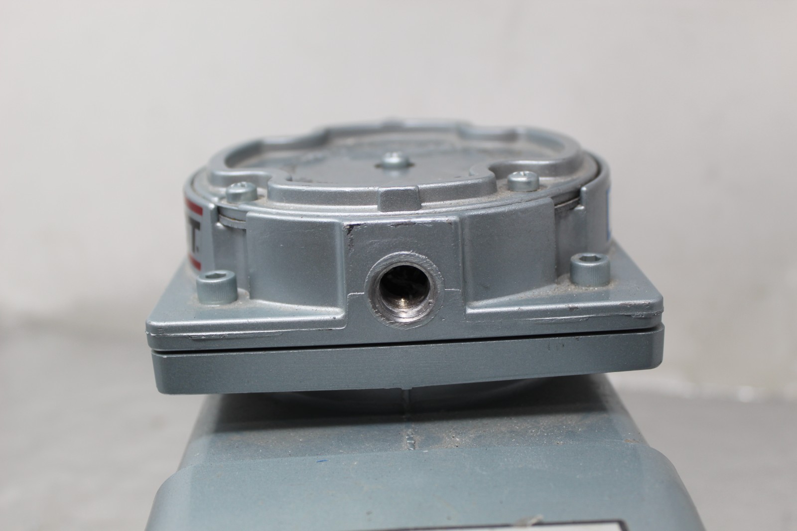 Gast DOA-P135-AA Compressor Vacuum Pump 2Z866 / Excellent Condition