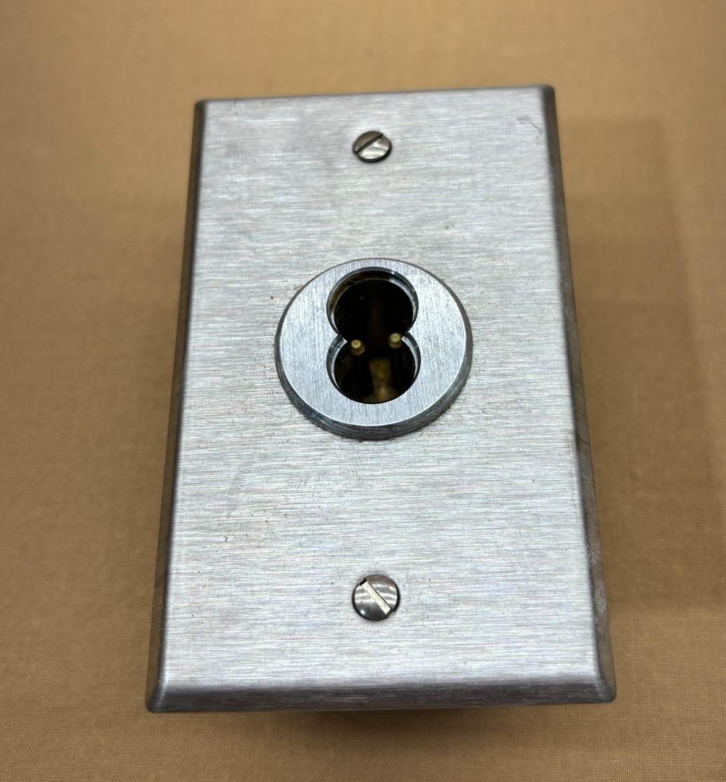 Best Lock Corporation 1W7P4-626 Electric Switch Lock With Interior Box