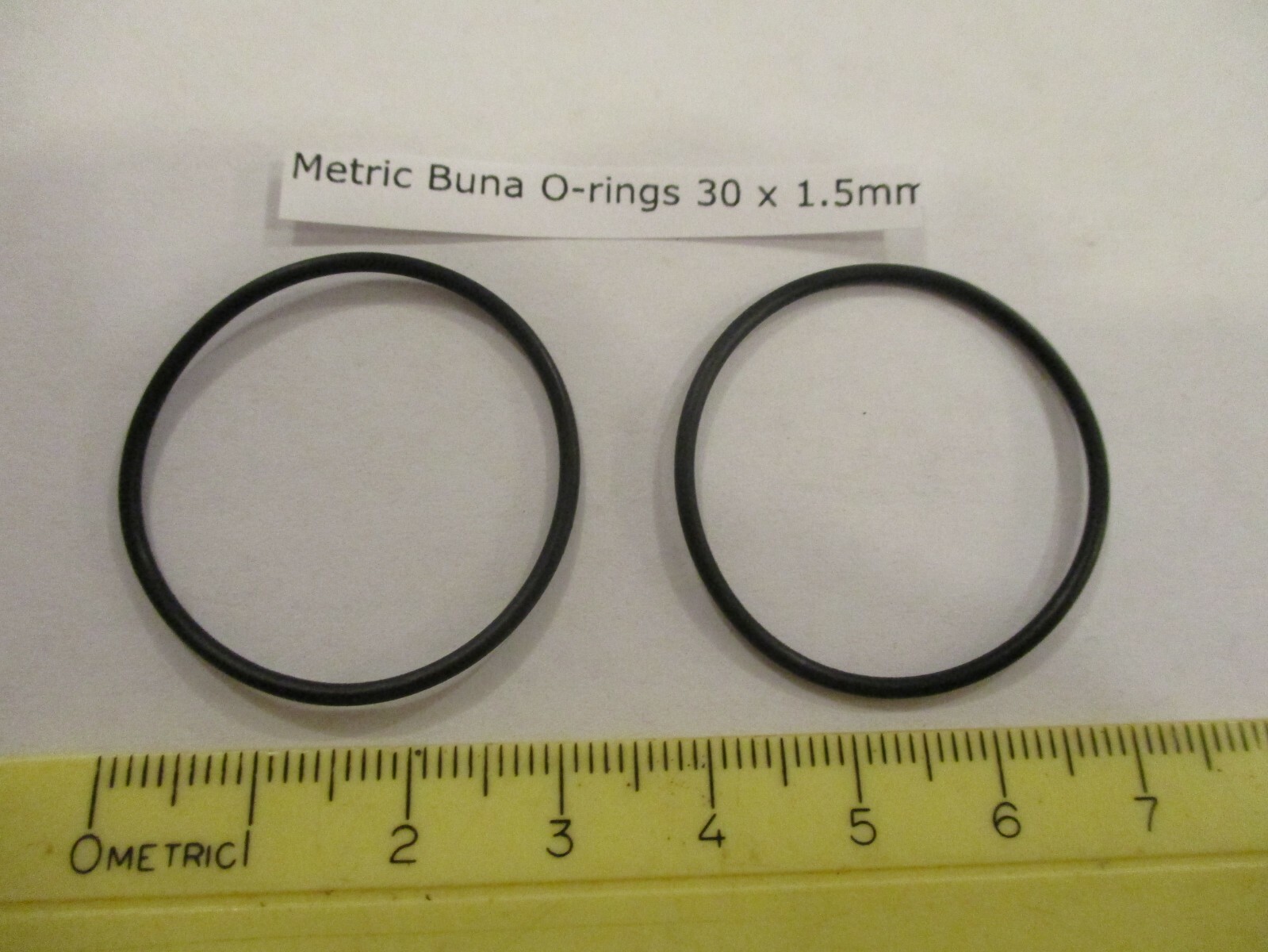 30mm ID x 33mm OD x 1.5mm thick O-ring. Buna-70. Quan 2.