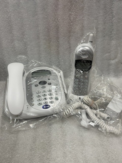 AT&T 1487 S Corded / cordless Screen Display Speaker Phone w/Cords Rare