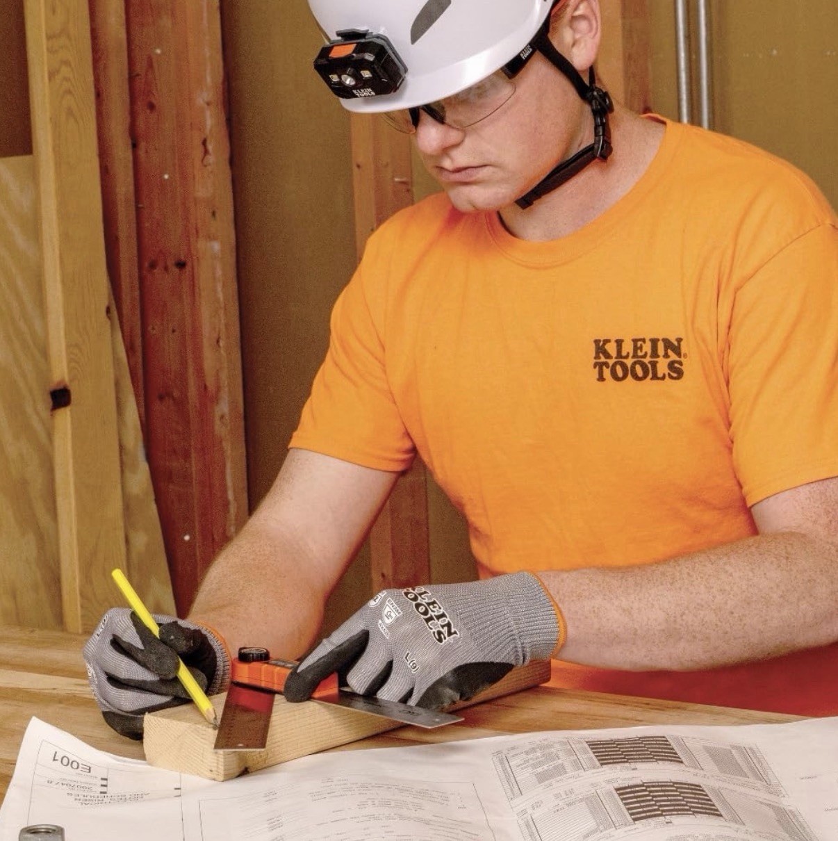 Klein Tools 935DAF Portable Digital Angle Finder Precision Miter Saw Protractor