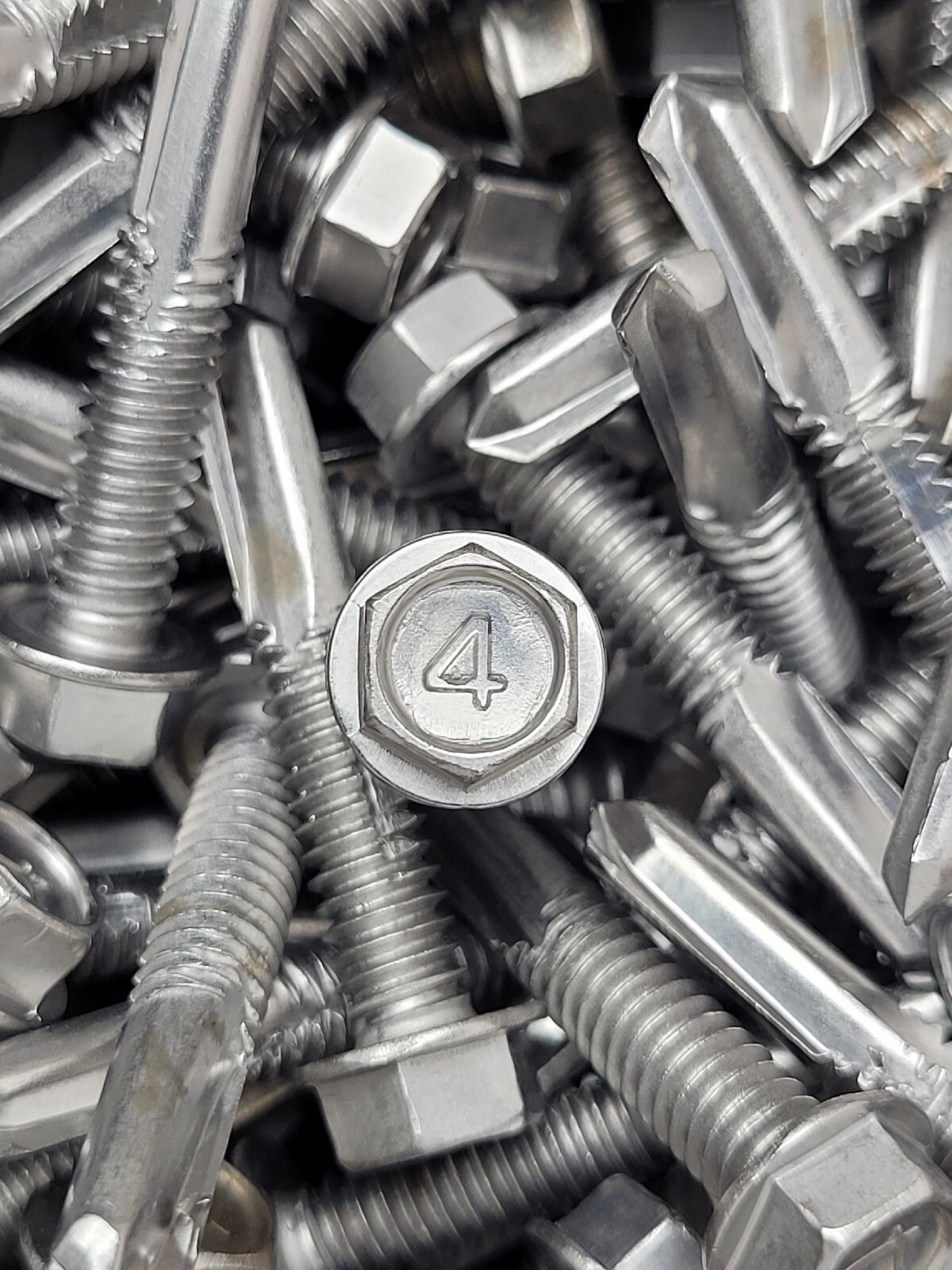 (500) 12 – 24 X 1-1/4″ Self Drilling 410 Stainless Steel Tek Screws #5 Point