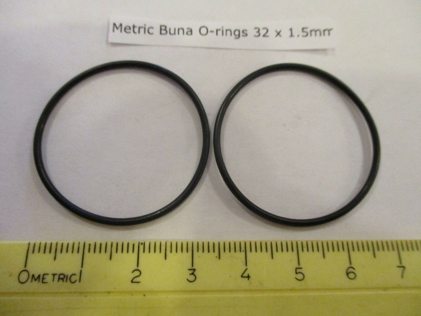 32mm ID x 35mm OD x 1.5mm thick O-ring. Buna-70. Quan 2.