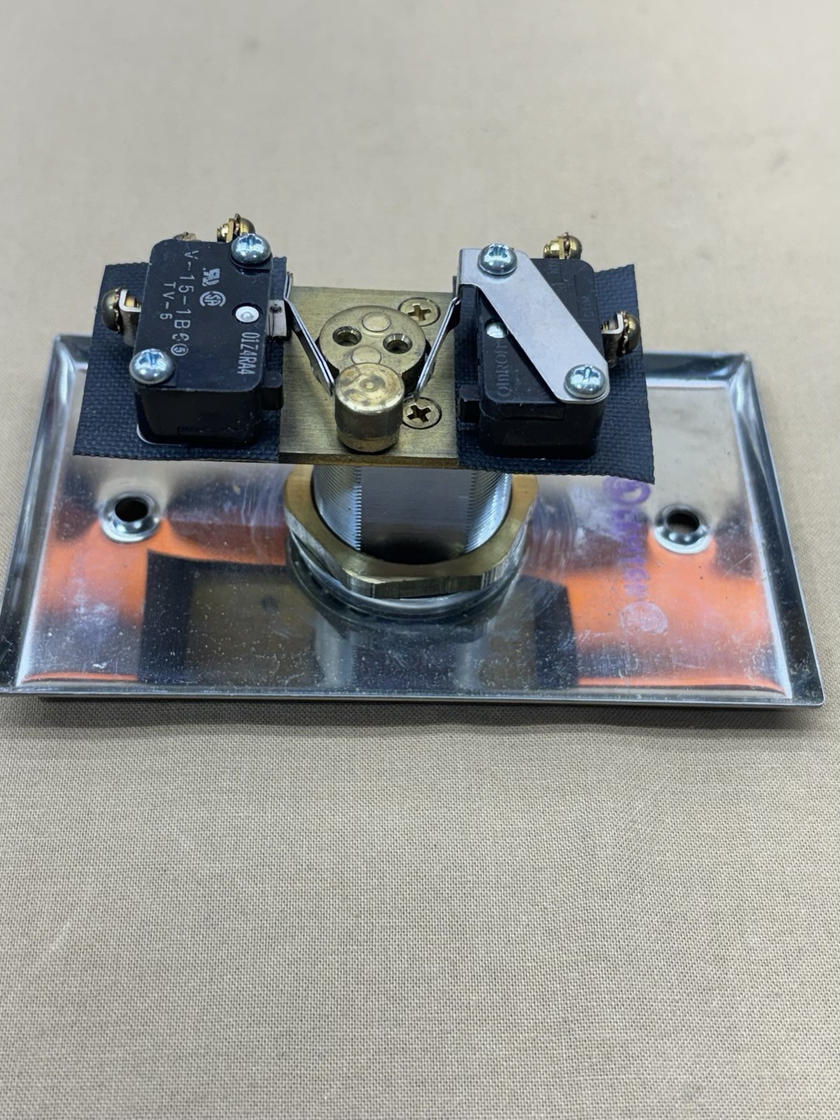 Best Lock Corporation 1W7P4-626 Electric Switch Lock With Interior Box