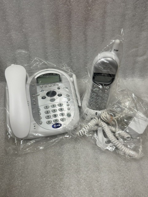 AT&T 1487 S Corded / cordless Screen Display Speaker Phone w/Cords Rare