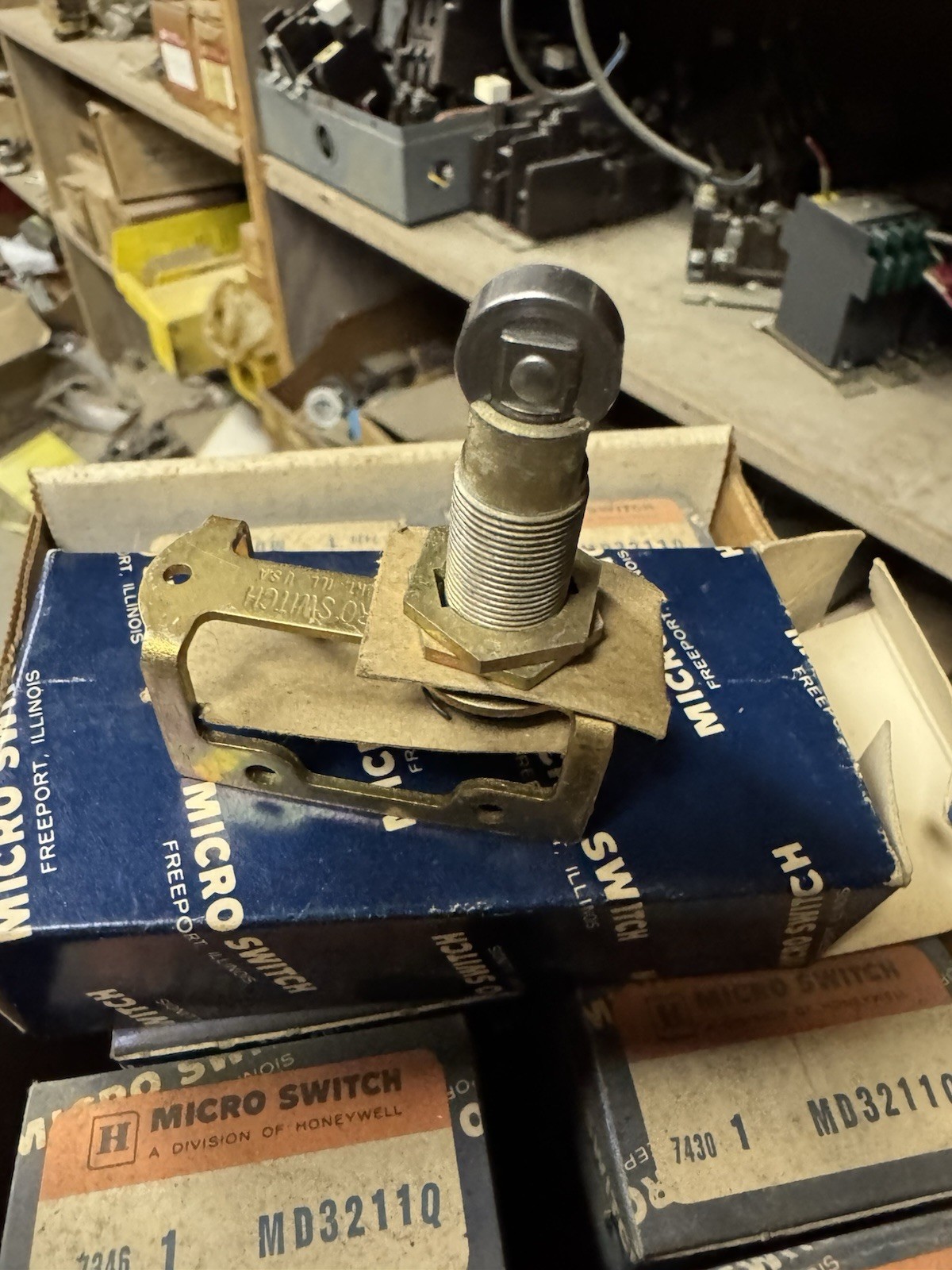 Honeywell Micro Switch Actuator MD3211Q Series BM BZ Snap Action NEW