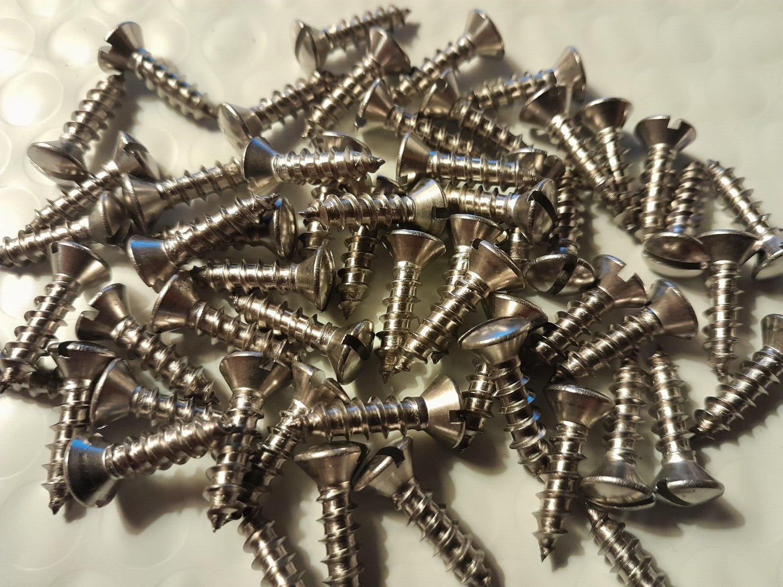 #10 X 3/4″ OVAL HEAD SLOTTED WOOD SCREWS 18-8 STAINLESS STEEL SELECT QTY