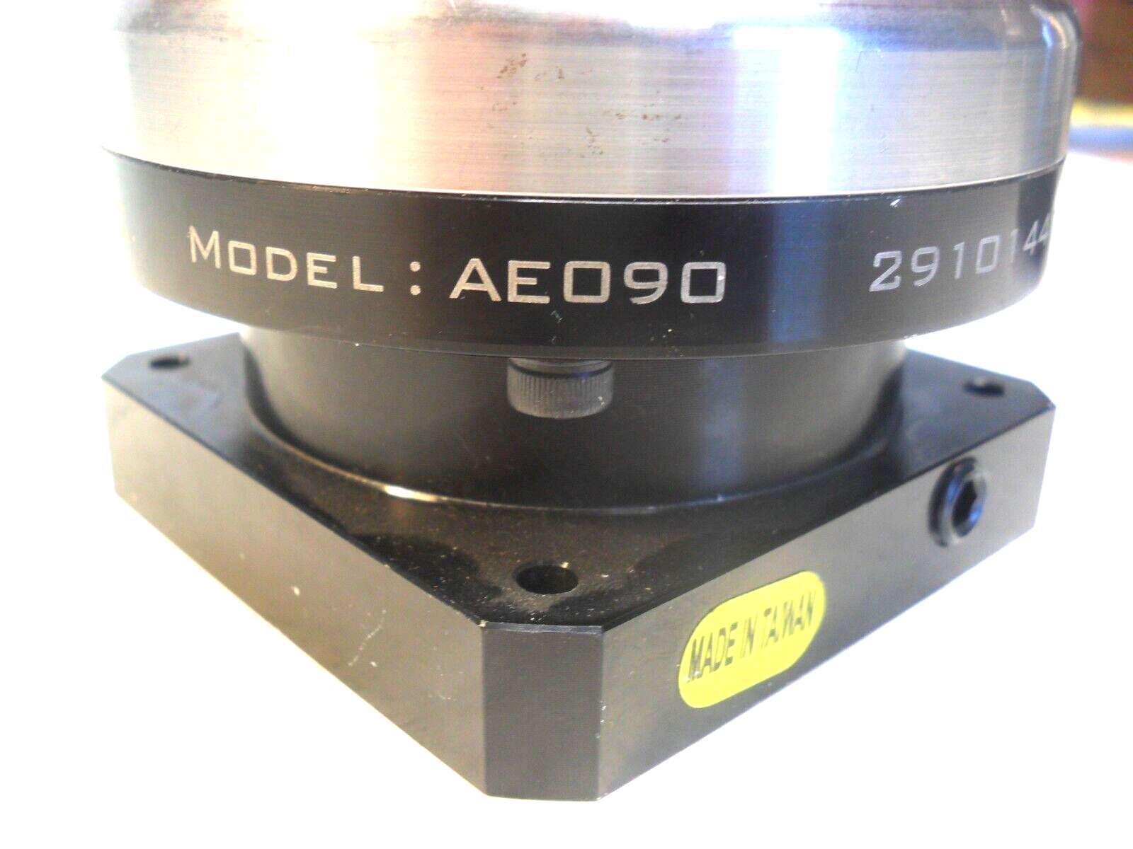 AE090- Apex Servo Motor Reducer Ratio 10:1 – 7/8″ Shaft NEW