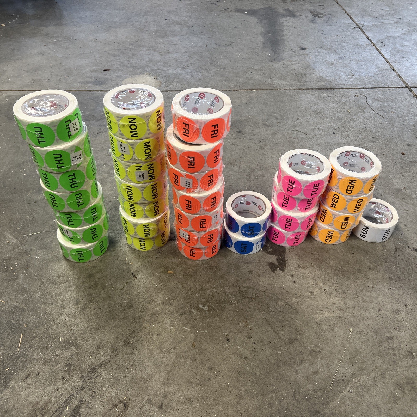 DAYS OF THE WEEK Labels | 2″ Round| 32 rolls total – see description| 500 EA RL