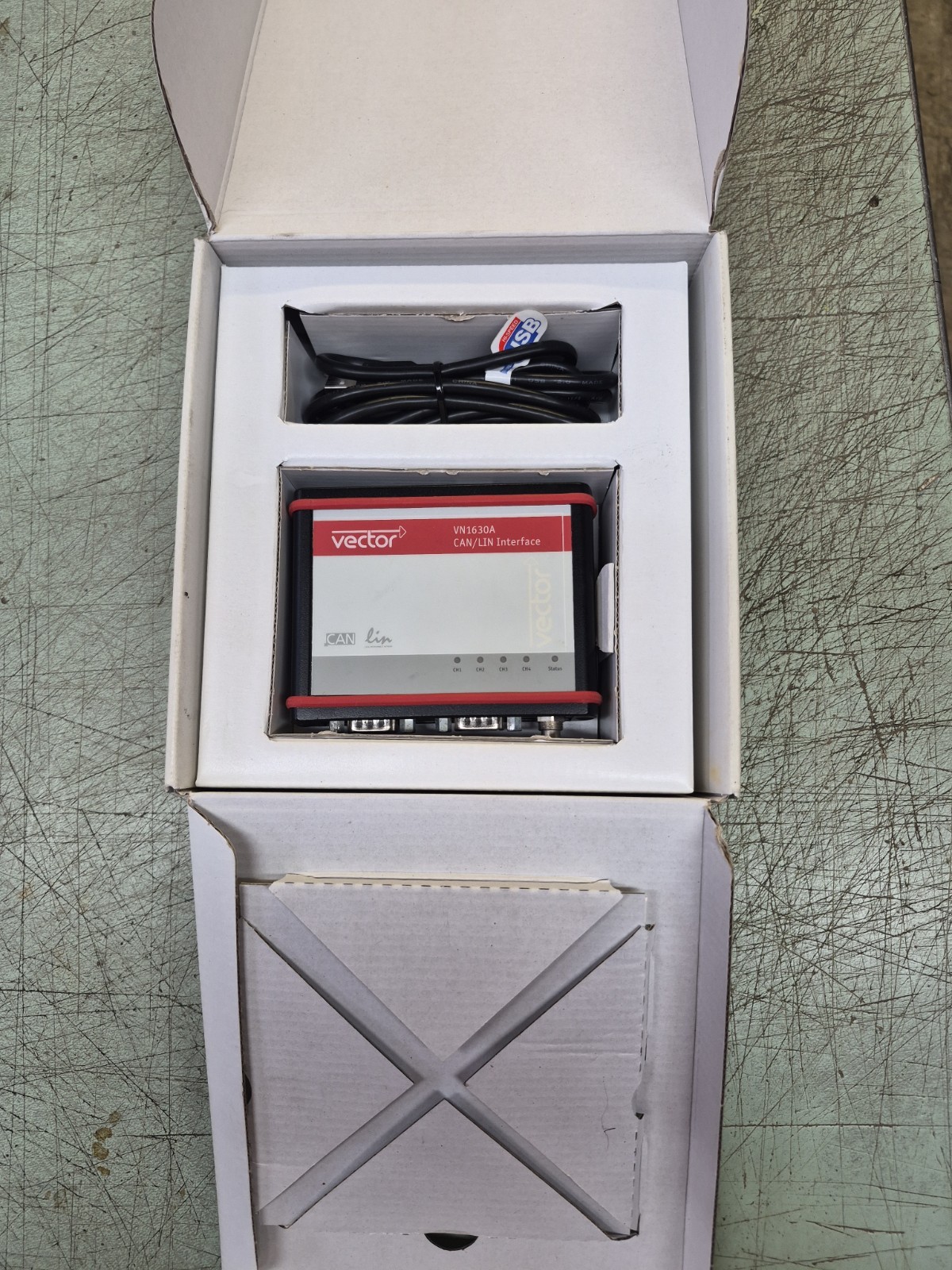 Vector VN1630A CAN/LIN Interface – Full Kit with Driver Disk and Manual