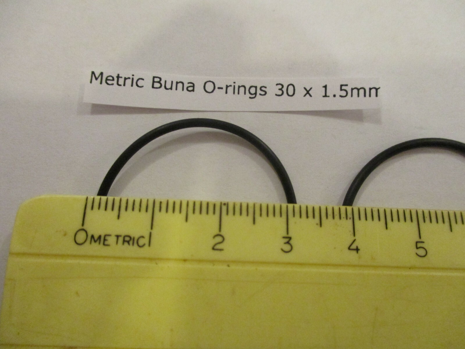30mm ID x 33mm OD x 1.5mm thick O-ring. Buna-70. Quan 2.