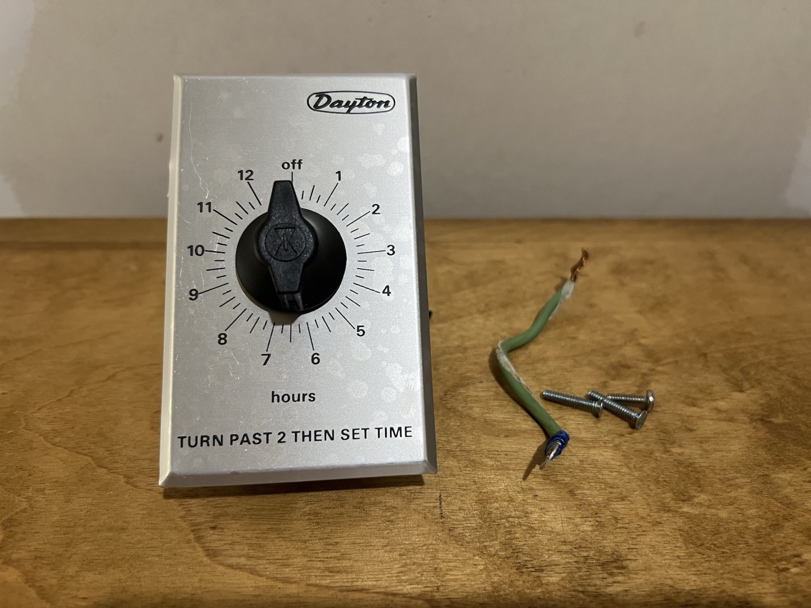 Dayton Spring Wound 12 Hour Mechanical Timer # 2E052C 10 Amp 250/277V Auto