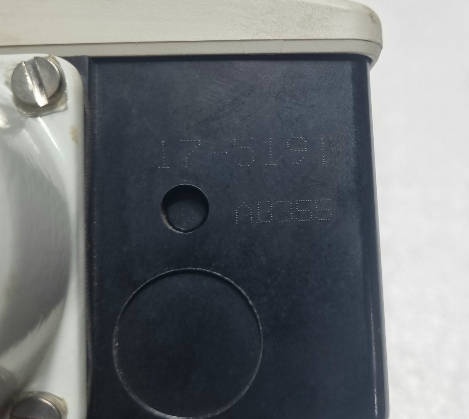 Danfoss Pressure switch RT112 017-5191 | Slight Damaged As Seen In Image 2