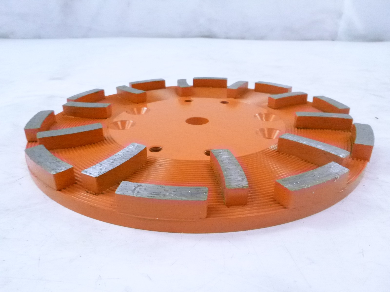 EDCO 19170 Heavy Duty 20-Segment Grinding Disc w/Hardware 10″ Orange