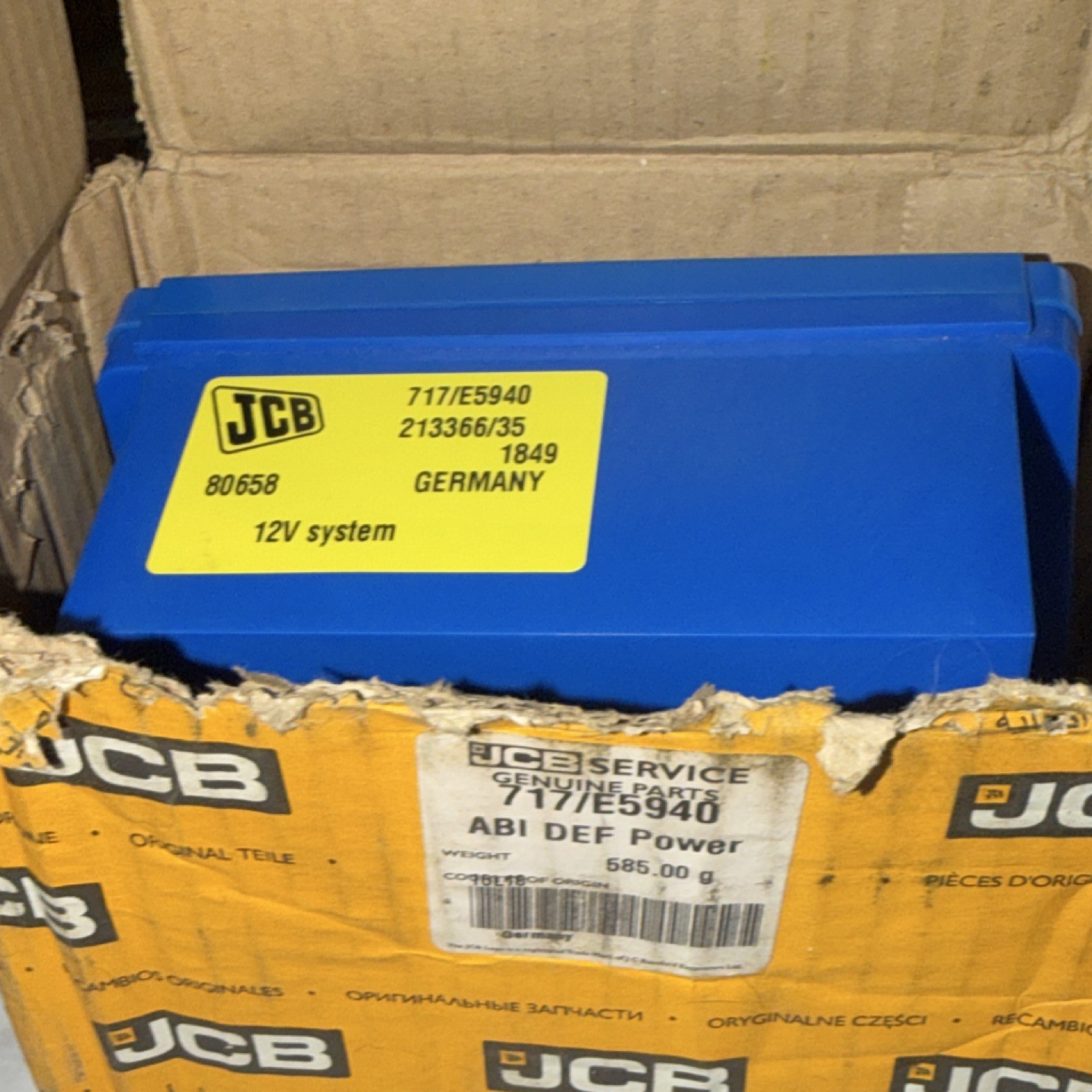 JCB 12V Pushbutton Switch Red Button Retractive Style