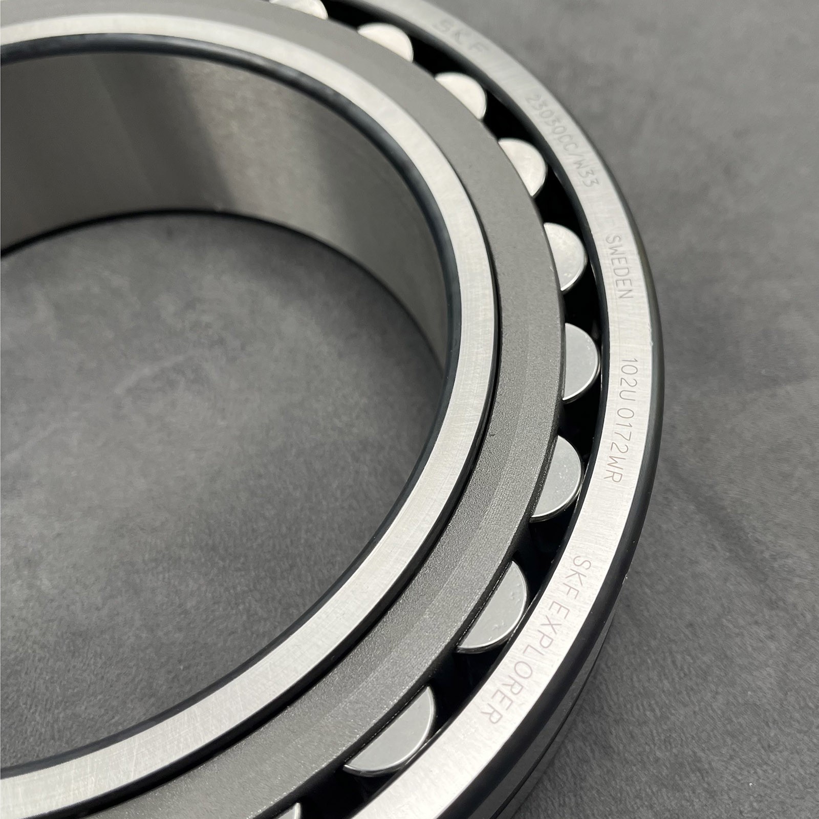 New 23030 CC/W33 spherical roller bearing for SKF
