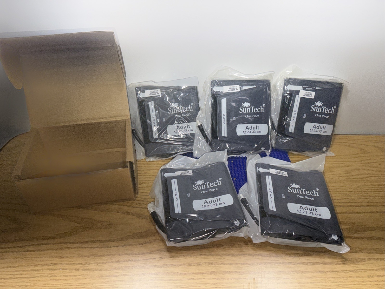 SUNTECH 98-0600-45 ONE PIECE CUFF ADULT 23-33 CM, Lot Of 5