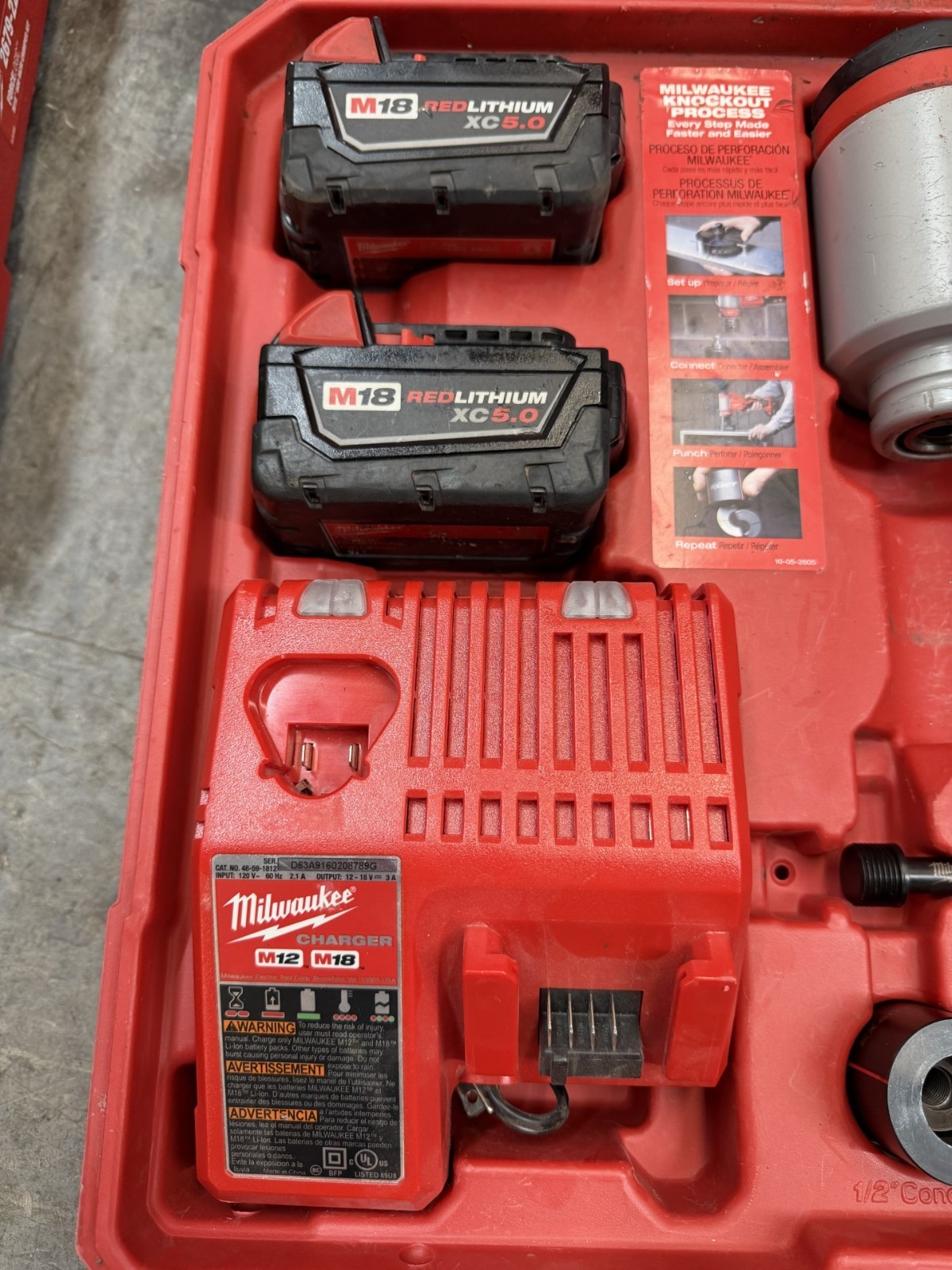 Milwaukee 2676-22 FORCELOGIC M18 10-Ton Knockout Tool 1/2″ to 2″ Kit