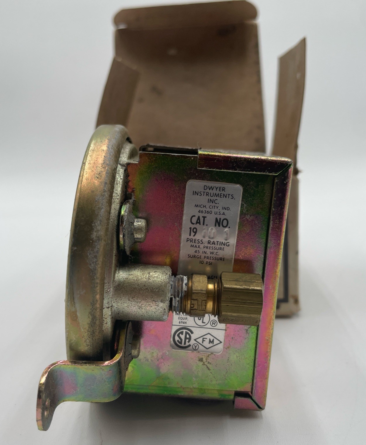 Dwyer 1910-1 Low Differential Pressure Switch 0.40″-2.4″ WC – New Old Stock