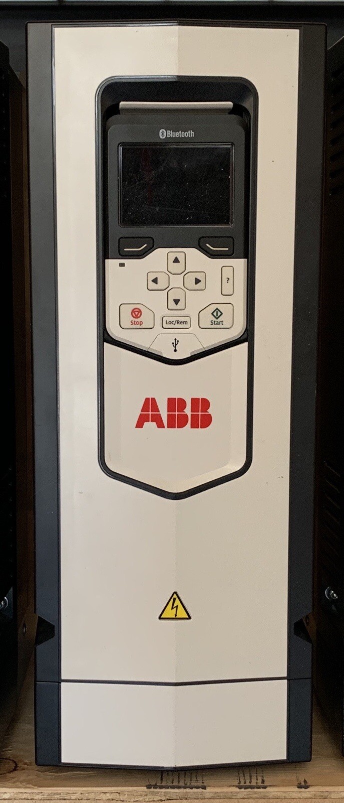 ABB-ACS880 AC Drive, 3-380-500V In, 5HP, 7.6A, Type 1/IP21 S/N:2191106667