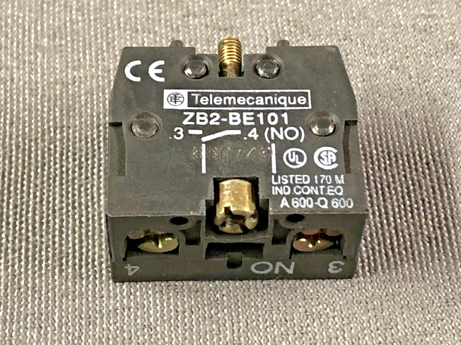 (1) Schneider ZB2BE101 Contact Block 1 NO Momentary Slow-Break (Flat Shipping)
