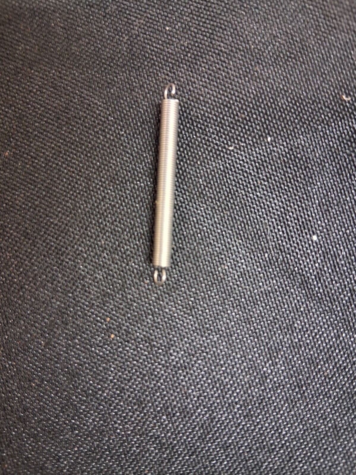 LE 016A 04 S. Extension Spring: LOT OF 25 OD 0.125 in, FL 1.375 in, Stainless S