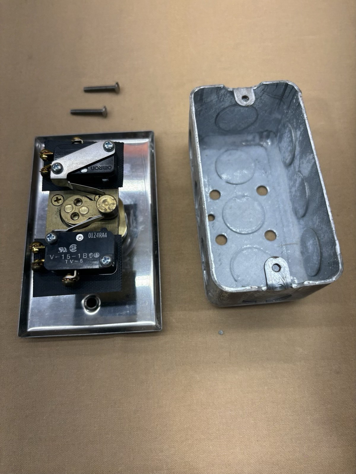 Best Lock Corporation 1W7P4-626 Electric Switch Lock With Interior Box
