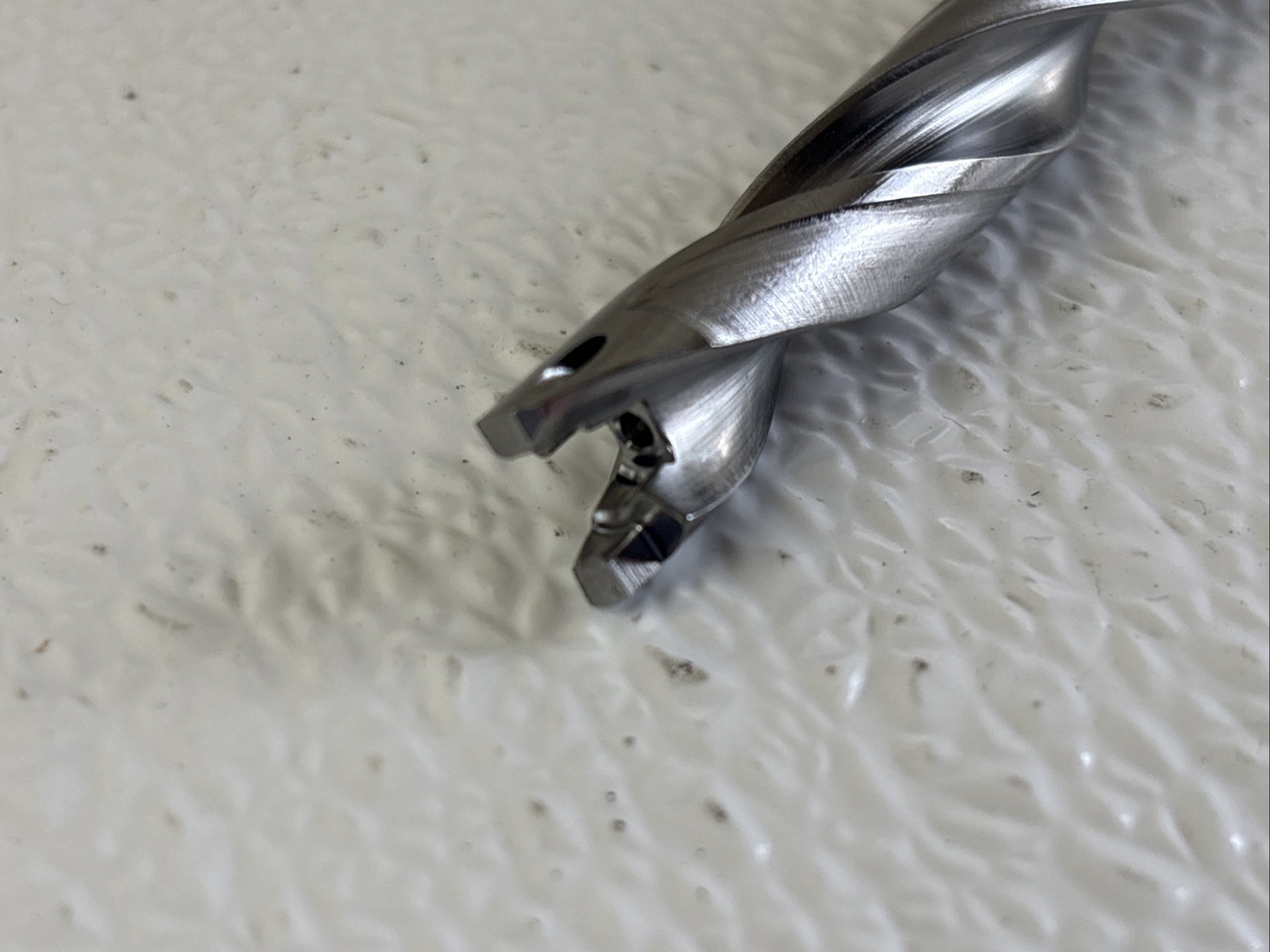 Iscar .413″ Coolant Thru Indexable Drill 5/8″ Shank DCN 0413-496-063R-12D