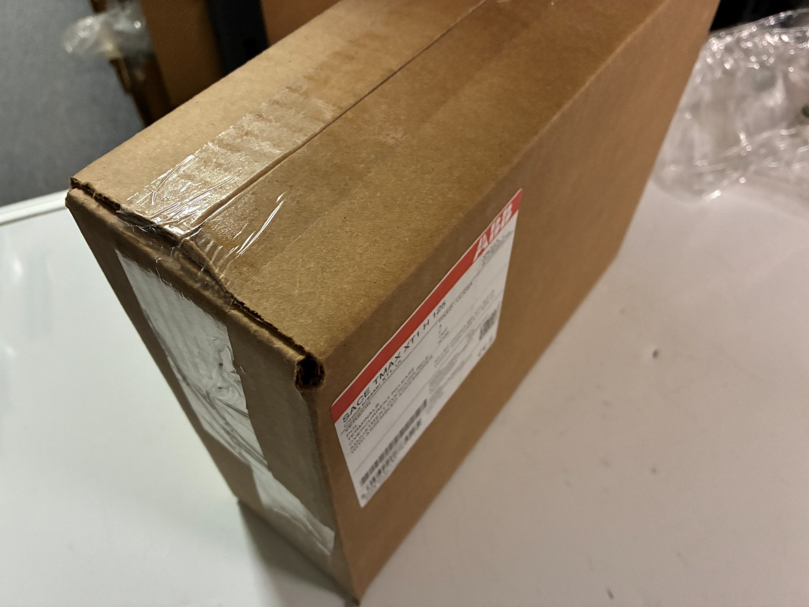 ABB CIRCUIT BREAKER XT1HU3100AYD000XXX I-LINE 100A 600Y/347V SEALED BOX NEW