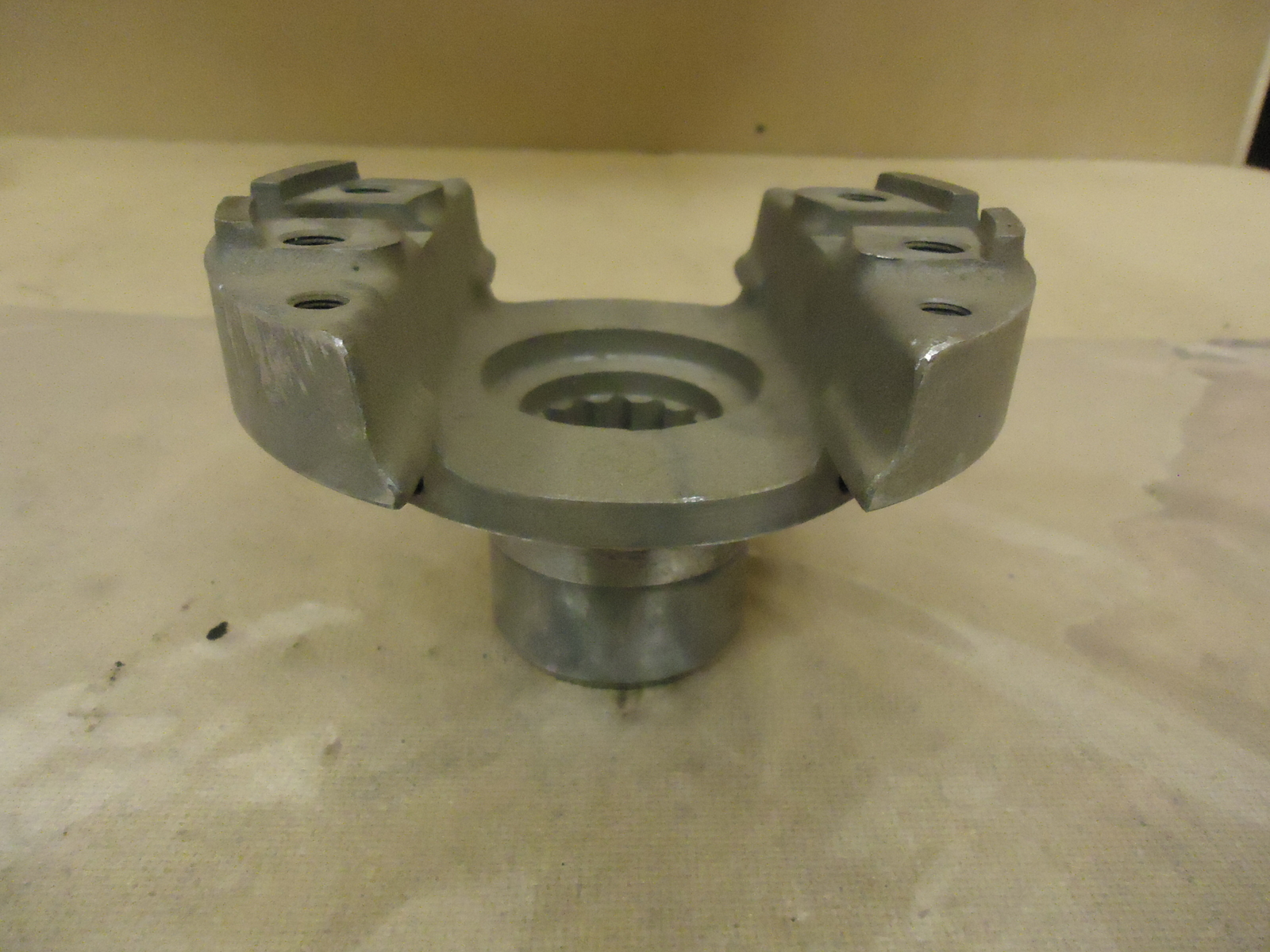Standard Splined Flange 6 1/2in Diameter x 4 1/4in H ID 1 7/8in C880091 Metal