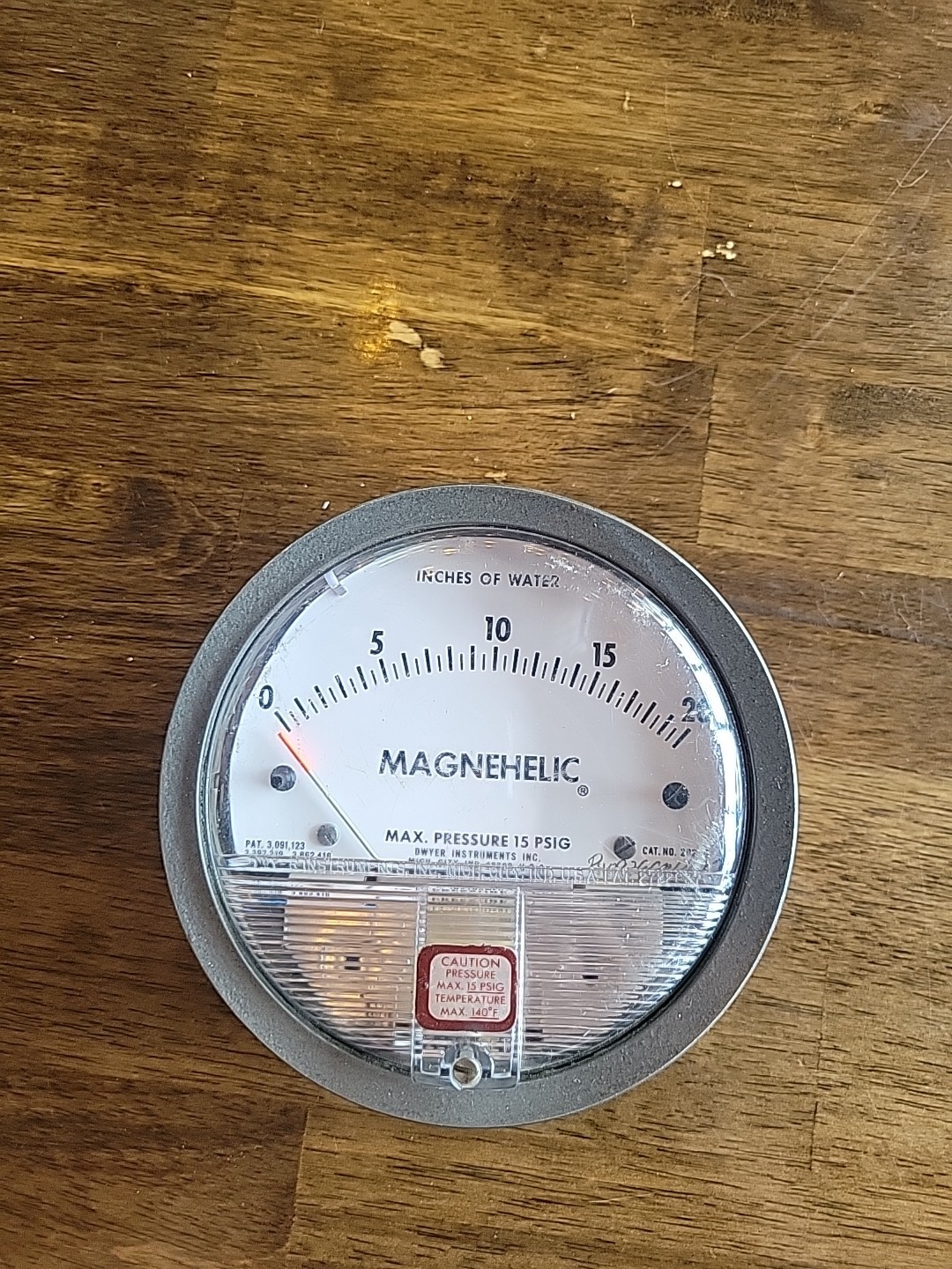 Dwyer Instruments Magnehelic Differential Pressure Gauge Cat No 2008 USA 46360 Z