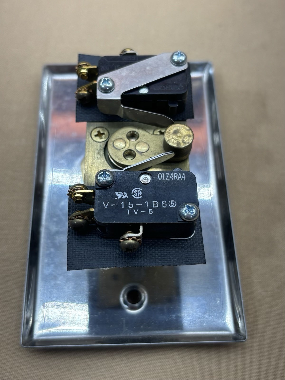 Best Lock Corporation 1W7P4-626 Electric Switch Lock With Interior Box