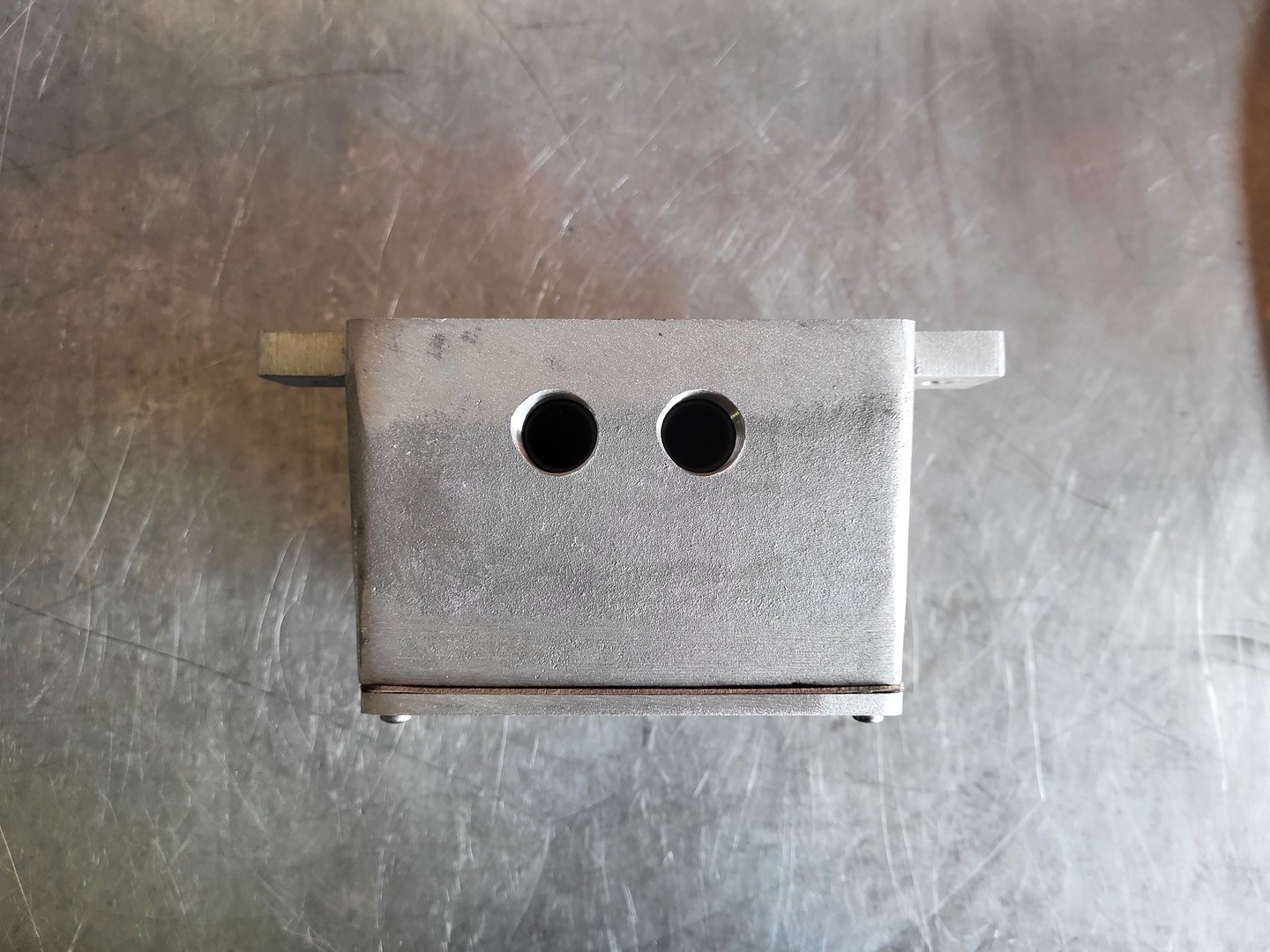 SURPLUS NEW 8.5″x 9.5″x 4.5″ Mounting Box – Distribution Boxes