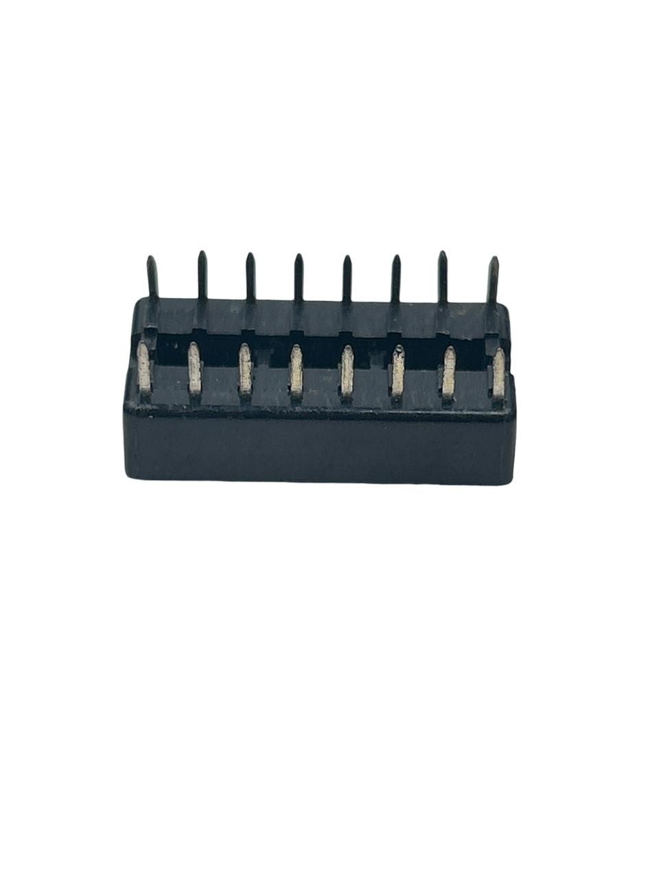DIP-16 IC Socket (Through-Hole)