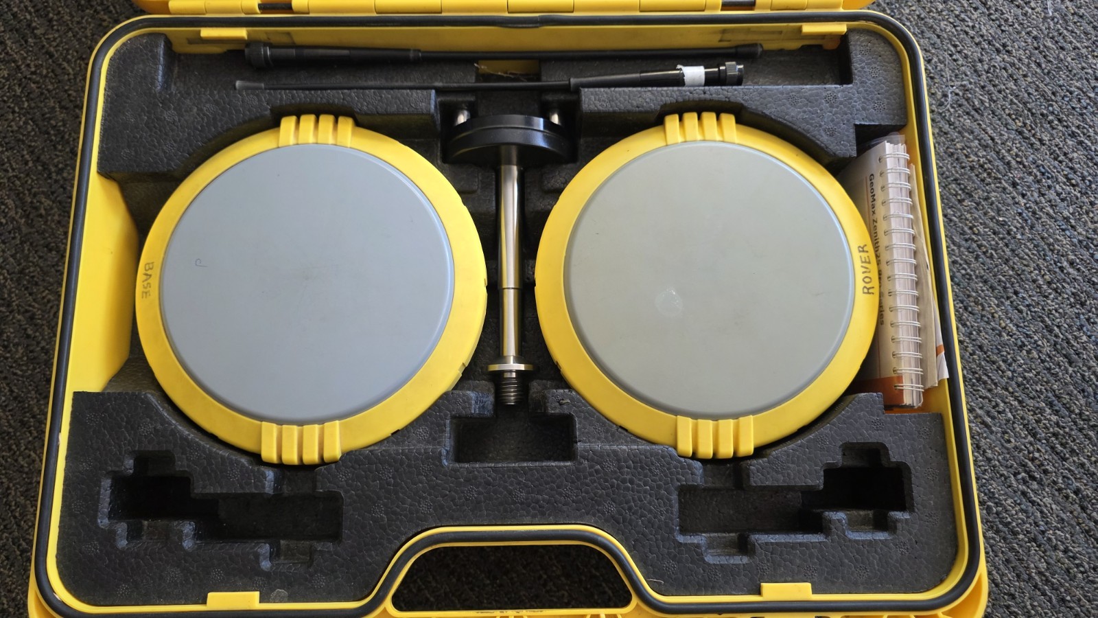 Geomax Zenith25 Pro Base and Rover kit (tested powers on with Car battery)
